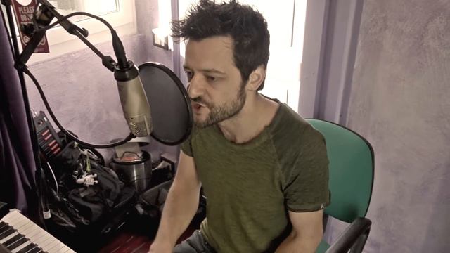 Sam on Earth plays "Let her go - The Passenger" смотреть онлайн