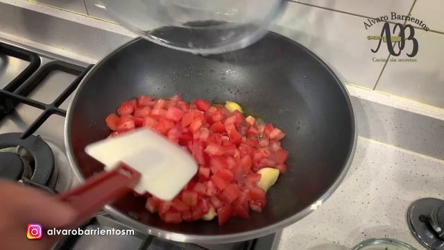 Milhojas de Berenjena, Tomate y Albahaca. La comida perfecta para cualquier momento del año смотреть онлайн