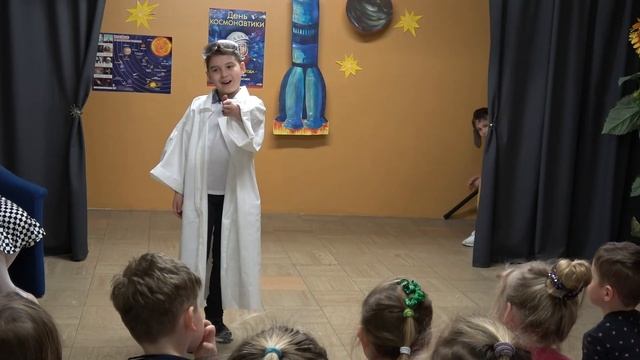 "Космические приключения Флэшки" (клип). Детский Образовательный Клуб "Подсолнухи".Лимерик.Ирланди смотреть онлайн