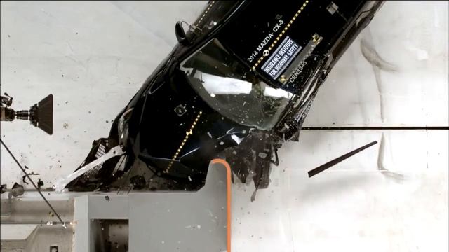 ОБЗОР ВИДЕО КРАШ ТЕСТА MAZDA CX-5, 2014 Mazda CX 5 small overlap IIHS crash test смотреть онлайн