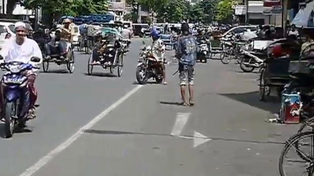 Обезьянка на самокате смотреть онлайн