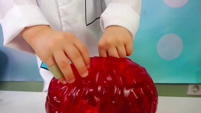 Bad Baby Doctor Мама Джокер Сошла с Ума - Детки Играют в Доктора Joker Brain Surgery Doc McStuffins смотреть онлайн
