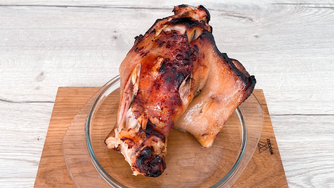 Мало кто знает этот рецепт! Вкусная и сочная запеченная свиная рулька в мёде. Рецепт из деревни