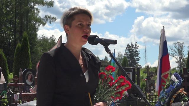 Возложение цветов в Тучково на воинском захоронении наших бойцов, сражавшихся на СВО смотреть онлайн