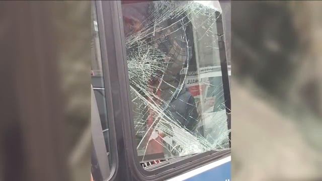 Bronx bus driver randomly attacked while driving on New Year's Day смотреть онлайн