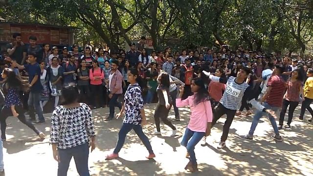 KLE flashmob in GIT college 2018 смотреть онлайн