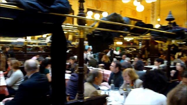 BOUILLON CHARTIER 14 FÉVRIER 2014 AVEC UNE RENCONTRE SURPRISE смотреть онлайн