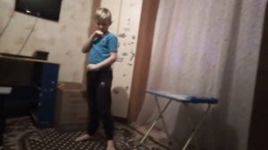 Смотреть до конца старший брат бьёт младшего брата