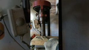 Сверлильный станок с двигателем от стиральной машины.