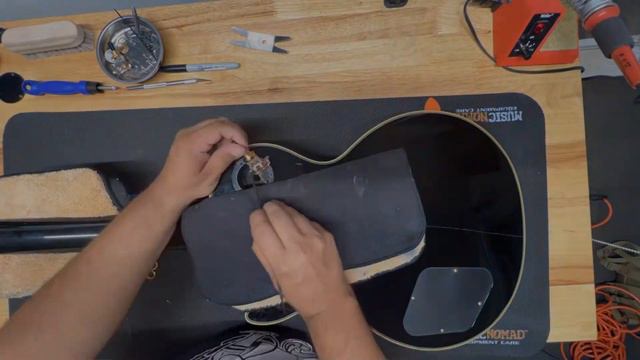 Fixing Fret Buzz on Epiphone Custom Les Paul смотреть онлайн
