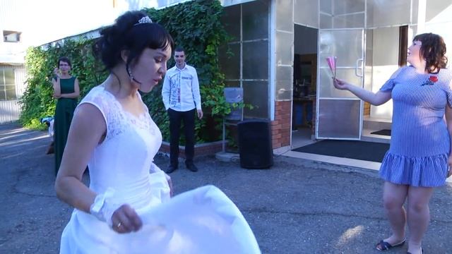Танец невесты "Вот она зажигает" смотреть онлайн