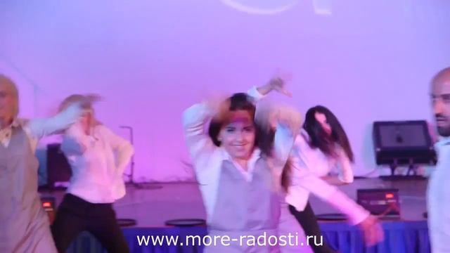 ведущий на праздник Андрей смотреть онлайн