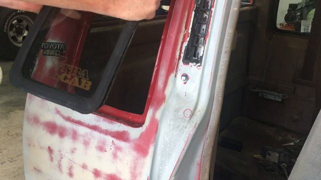 How to: Remove Rear Quarter Glass Toyota 84-88 Xtra Cab Pickup/Hilux Truck смотреть онлайн