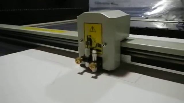 HC-1512 - Раскрой коробки из картона на планшетном режущем плоттере смотреть онлайн