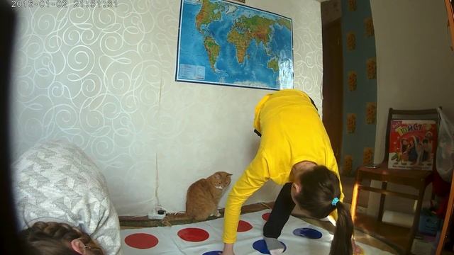 игра твистер! с сестрой ? смотреть онлайн