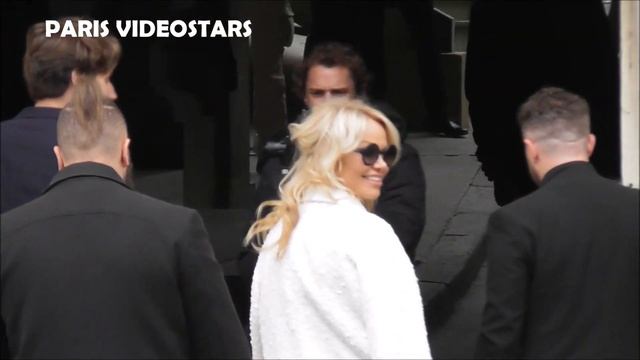 Pamela ANDERSON @ Paris Fashion Week 2 october 2018 show Chanel смотреть онлайн