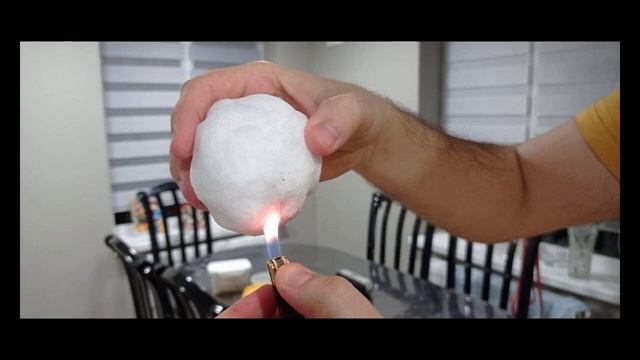 Пластиковый снег – зачем в интернете жгут снежки и чему при этом сильно удивляются смотреть онлайн