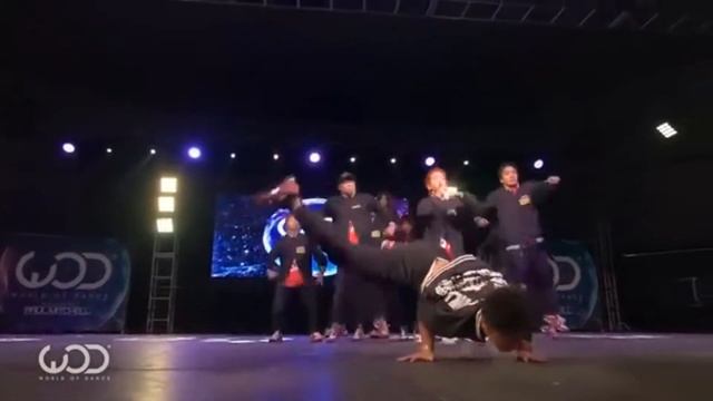 брейк данс бешенный мувс!!!!!! смотреть онлайн