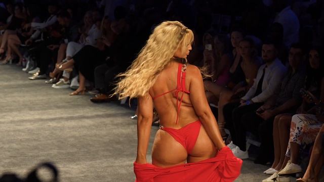 GIRL IN RED Slow Motion 4K | DIVA Boutique | Miami Swim Week 2023 смотреть онлайн