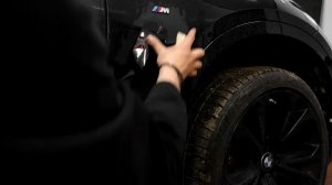 Как клеить винил. Своими руками. Оклейка авто детали пленкой. Бесплатный видео урок для начинающих.