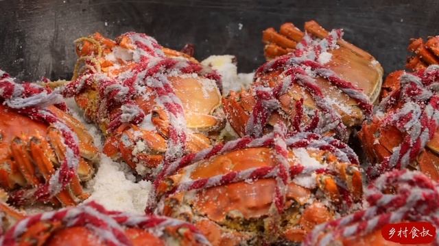 World Most Special Way To Cook Hairy Crabs! Bathed In Salt, In One Big Pot! | Uncle Rural Gourmet