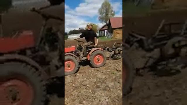 Вспашка самодельным 2х корпусным плугом смотреть онлайн