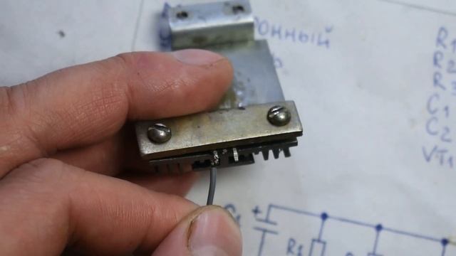 МОЩНЫЙ БЛОК ПИТАНИЯ НА ОДНОМ ТРАНЗИСТОРЕ смотреть онлайн