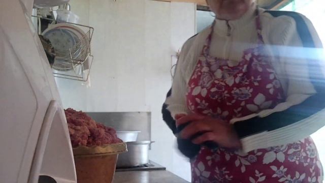 Живу в деревне, перерабатываем индюков. смотреть онлайн