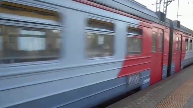 Прибытие электропоезда ЭД4М-0232 с сообщением Красноармейск - Москва Ярославская на ст. Мамонтовска смотреть онлайн