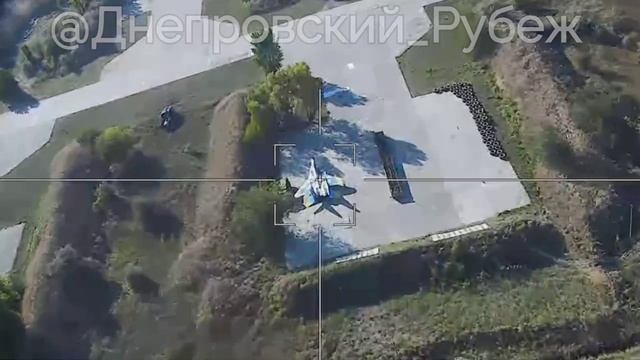 Кадры поражения дроном-комикадзе ﹤﹤Ланцет﹥﹥ истребителя МиГ-29 ВСУ в Днепропетровской области. смотреть онлайн