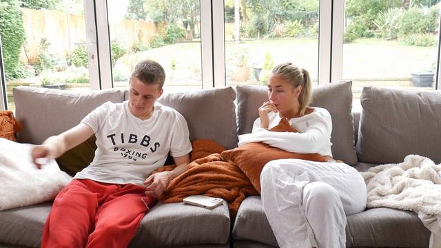 ONLYFANS STAR LILY REVEALS HOW MUCH SHE MAKES INTERVIEW смотреть онлайн