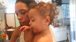 Как промывать нос маленькому ребенку от соплей физраствором если заложен нос