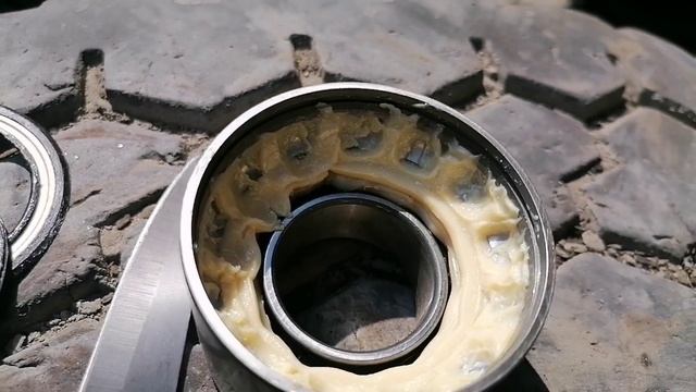 КамАЗ - 6460: Замена подшипника вентилятора и сальника коленвала.