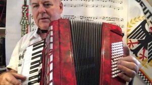 Аккордеон 5 регистров ( не китайский), который нужно отремонтировать. Ролик 1-й