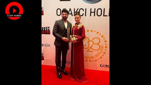 ¡Cenk Torun Anunció Su Relación Durante La Entrevista De La Noche De Premios!