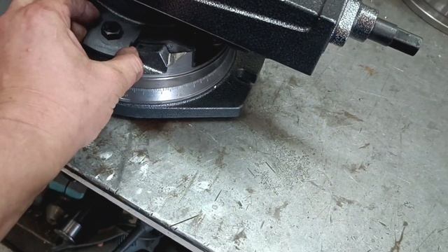 глобусные станочные тиски GRIFF 125