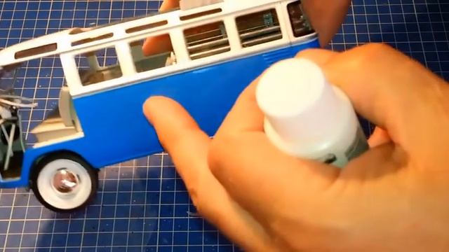 Montage - Wolksvagen T1 Samba Bus - Revell 1/24ème - Part 13 смотреть онлайн