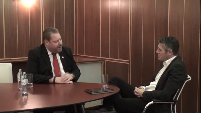 5 kritische Fragen an Bernhard Müller. Teil 4: Stirbt die Altstadt? смотреть онлайн