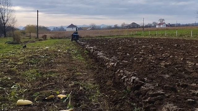 Мы пахали, я и трактор))). смотреть онлайн