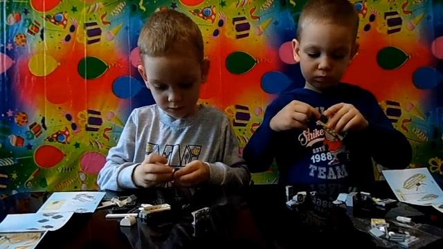 Собираем конструкторБоевой катер и Танк. ENLIGHTEN "Combat Zones Series" Storm Tank & Aegis Cruiser смотреть онлайн