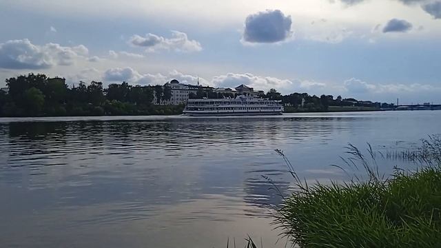 Теплоход "Григорий Пирогов" прибывает в Тверь. 24.06.2023 смотреть онлайн