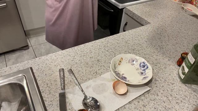 Яйцо Бенедикт в микроволновке смотреть онлайн