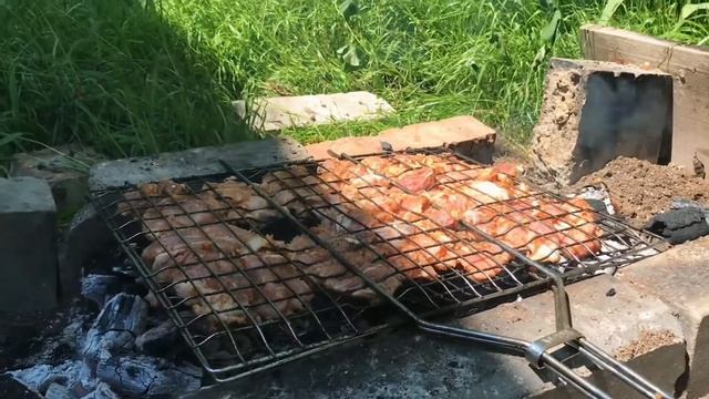 ЖАРИМ МЯСО НА МАНГАЛЕ И НА ГРИЛЕ KAMADO JOE // ИЮЛЬ 2020 смотреть онлайн