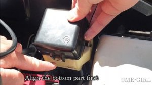 Toyota ist - open fuse box to replace fuse
