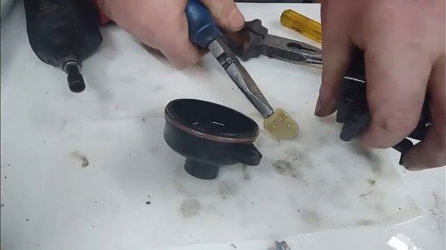 Démontage nettoyage carburateur Briggs et STRATTON séries panne tondeuse cleaning disassembly mower смотреть онлайн
