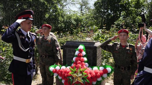 Возложение венка и цветов к монументу павших в борьбе с нацизмом советских солдат и офицеров смотреть онлайн