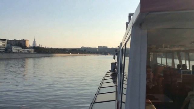 Прогулка по Москве-реке на теплоходе смотреть онлайн