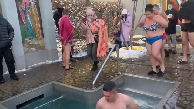 Купание в проруби 2022 Крещение Ice Pool Swimming in Cold Crystal Water Крещенские Купания 2 смотреть онлайн