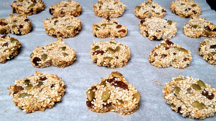 Козинаки банан-кунжут. Хрустящее лакомство легко откусить. Очень вкусные. Без сахара. смотреть онлайн