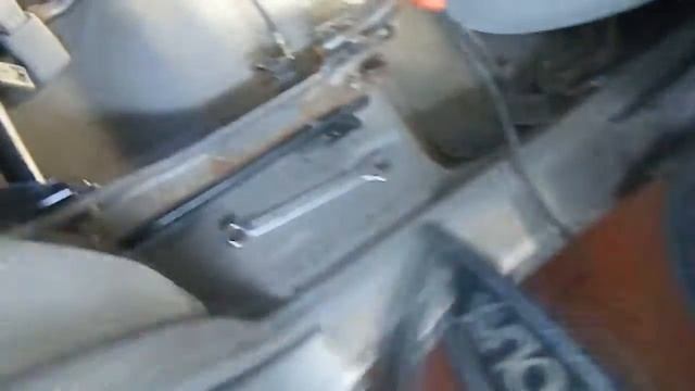 Mazda Capella wagon как добраться до бензонасоса. смотреть онлайн